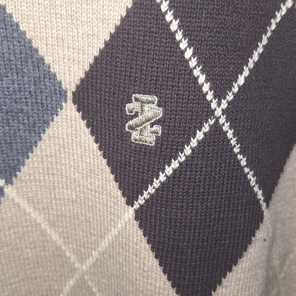 An Izod Argyle sleeveless 100% cotton sweater in a Men's XL. EUC - Picture 6 of 7